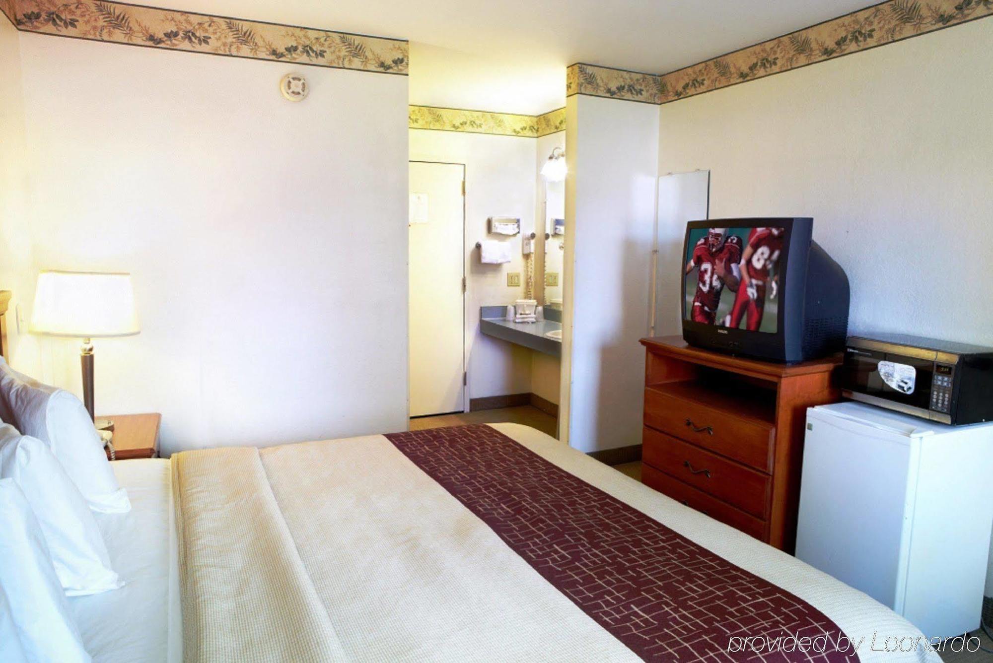 Red Roof Motel 2*